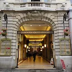 Spacious Studio On The Champs-Elysees